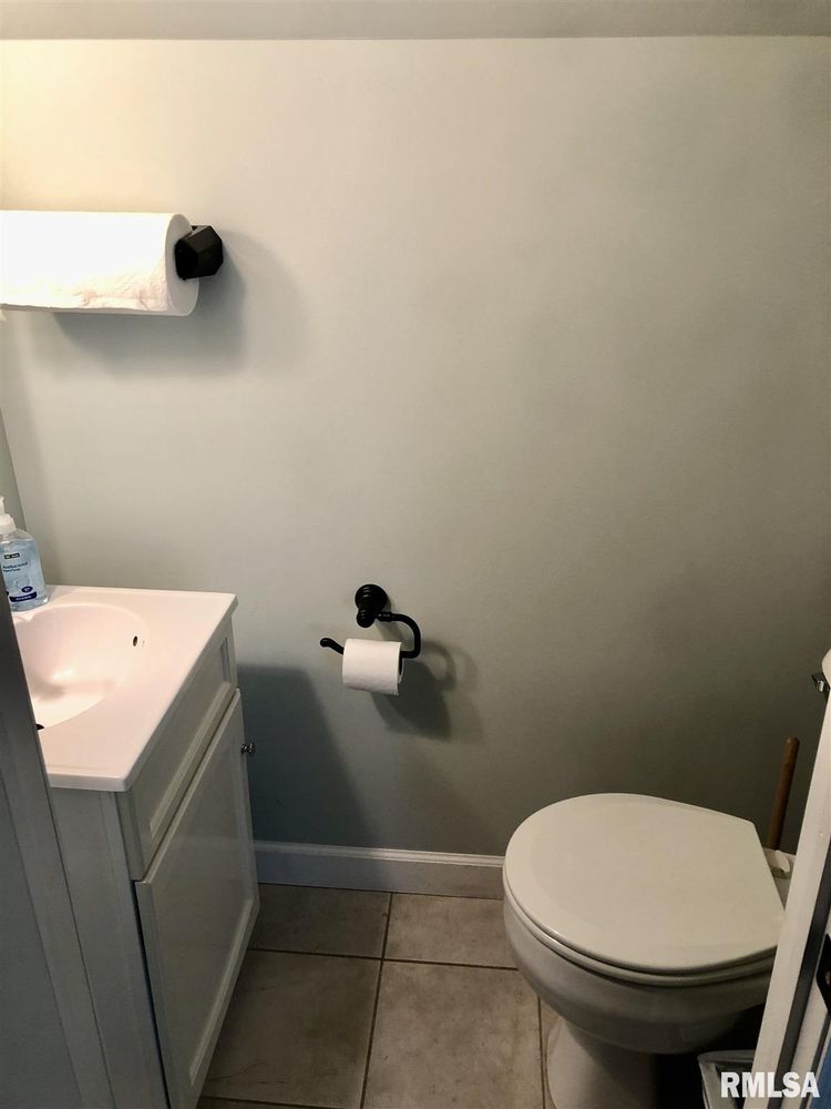 435 W Jackson St, Macomb, IL 61455